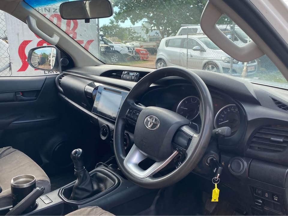  Hilux