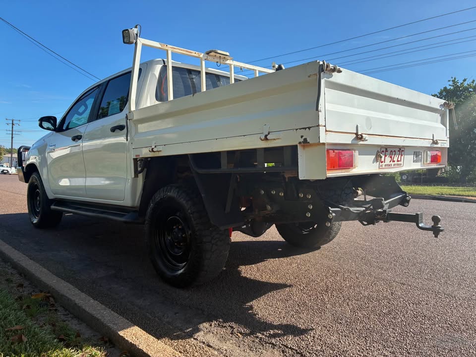  Hilux